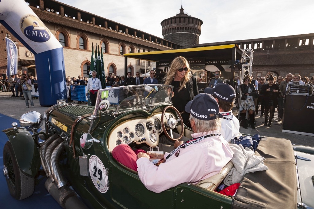 sfilata delle macchine d'epoca al castello sforzesco