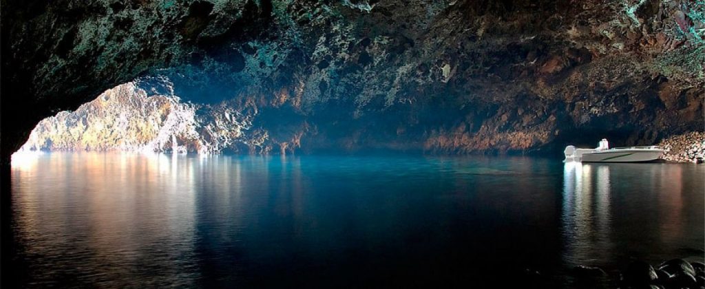 grotta del bue Marino_Filicudi_Isole Eolie - Cosa vedere in una settimana alle Isole Eolie