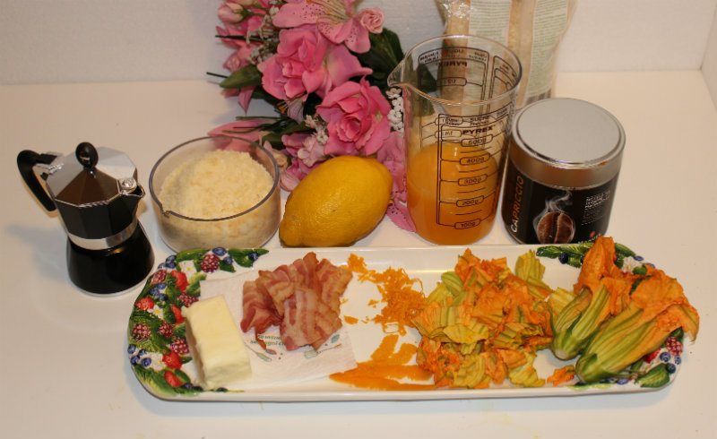 Risotto al caffè, fiori di zucca, scorze d'arancia con il loro succo e bacon croccante
