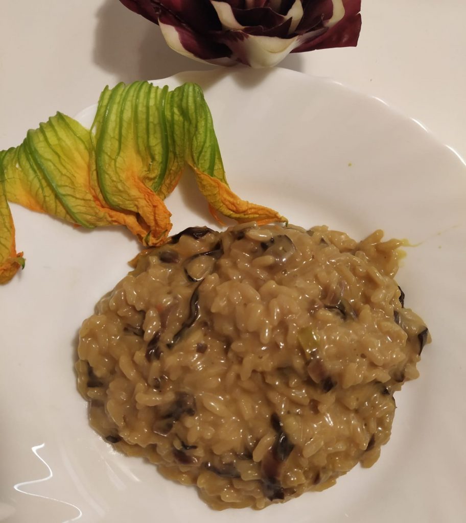 Cosa mangiare per non ingrassare durante la quarantena - Risotto alla trevisana con curcuma e fiori di zucca