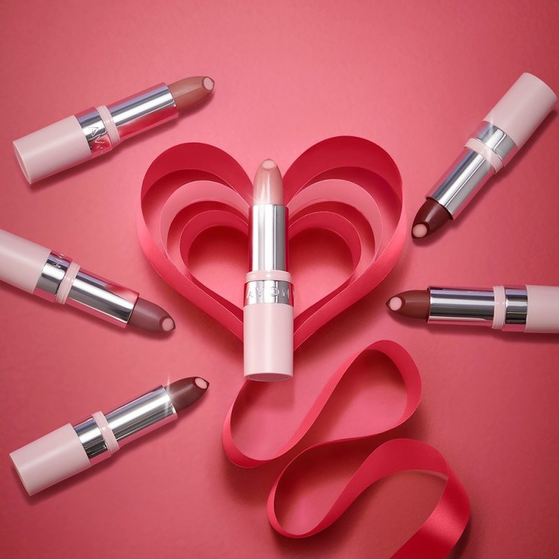 Il rossetto all'acido ialuronico di Avon sostiene le donne