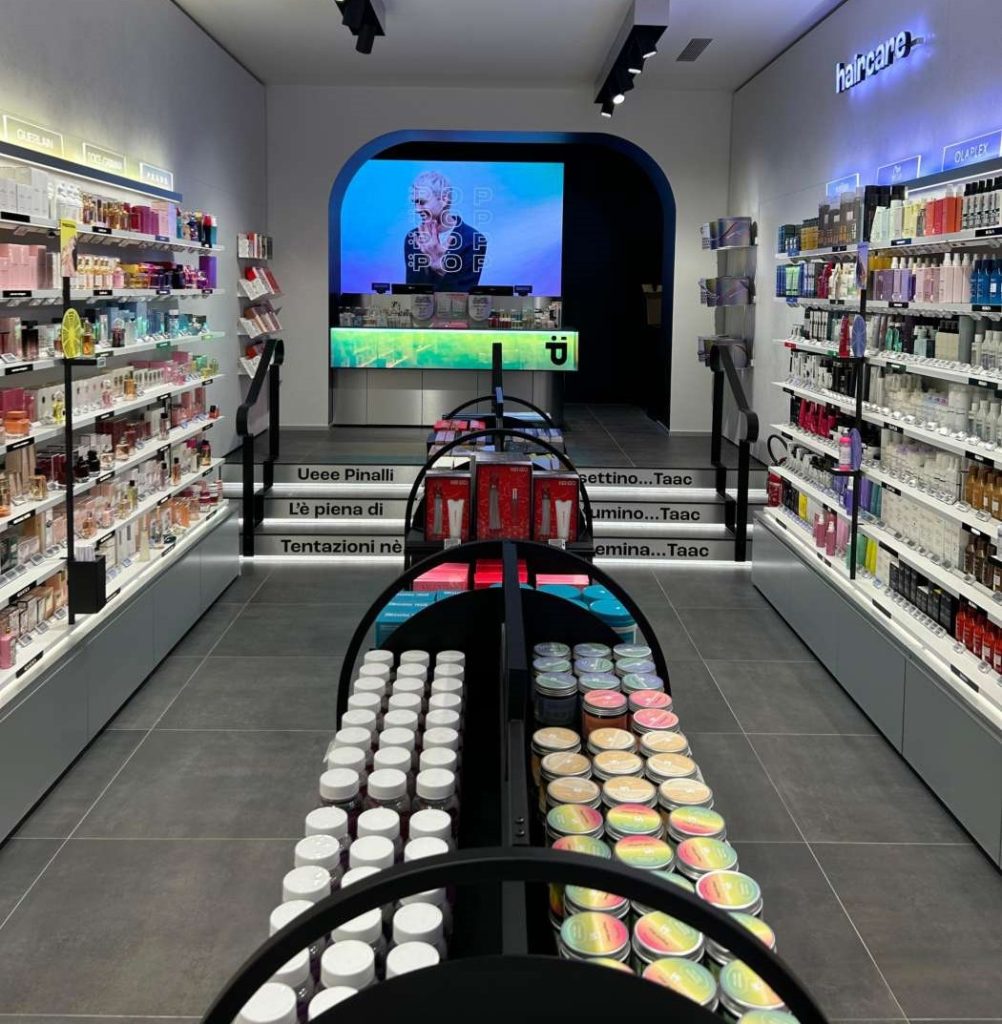 Pinalli si espande e apre il suo primo store a Milano
