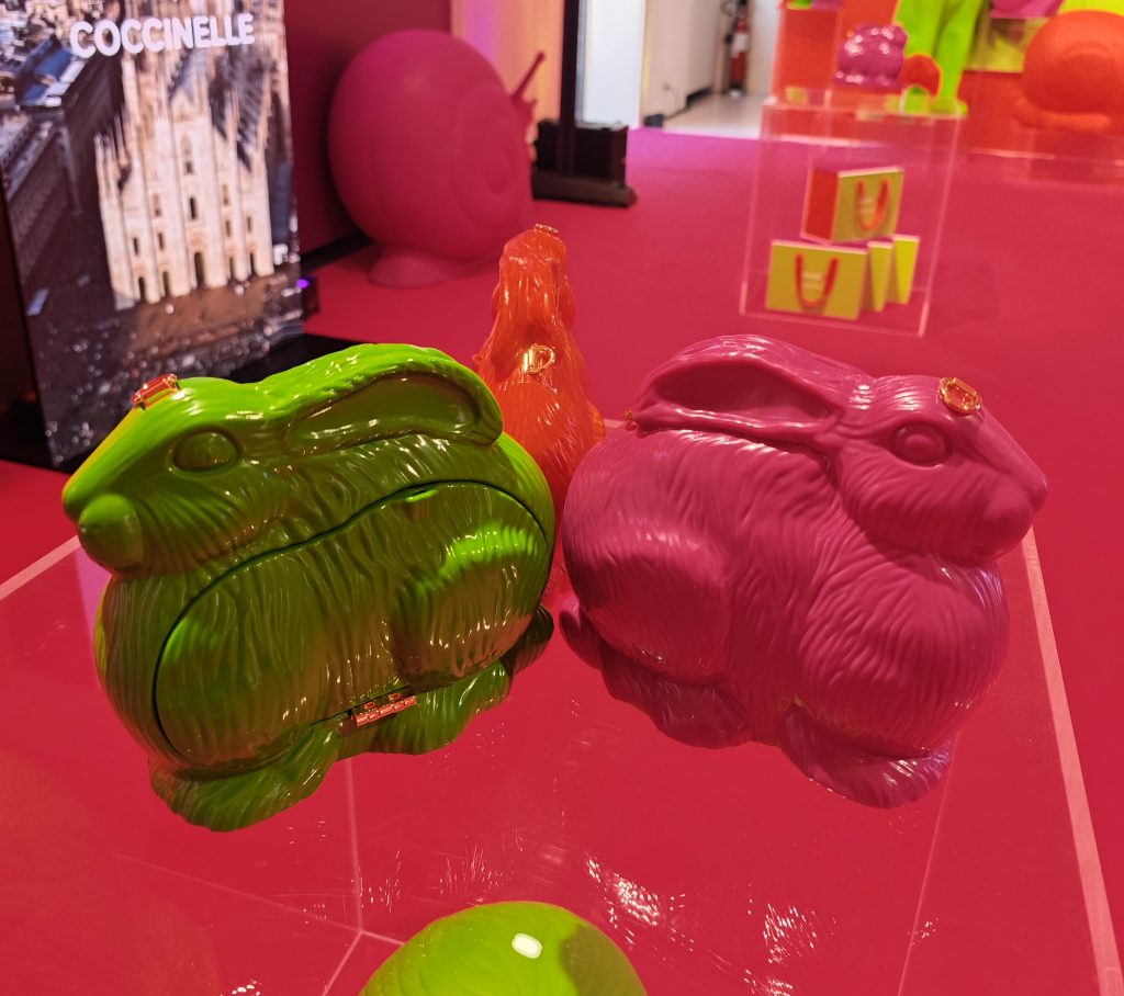 Da Cracking Art e Coccinelle nasce la borsa "Rabbit bag"