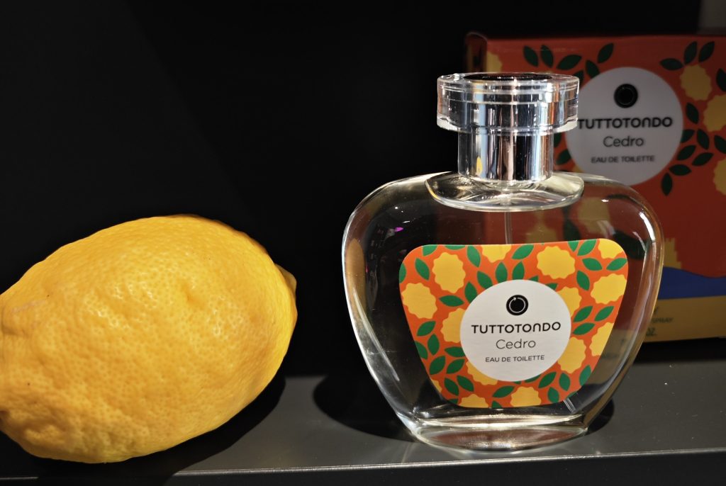 Un tocco pop nei nuovi profumi per l'estate 2025